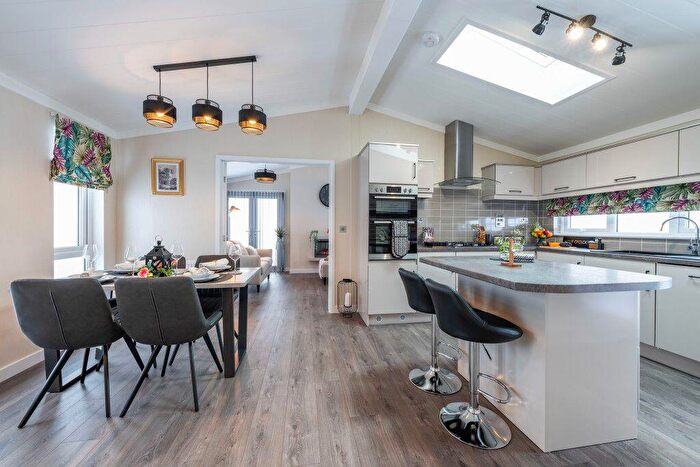 2 Bedroom Park Home For Sale In Linford, Stanford-le-Hope, SS17