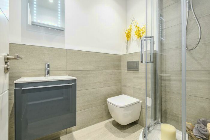 2 Bedroom Flat To Rent In Bridge Street, Winchester, Hampshire, SO23
