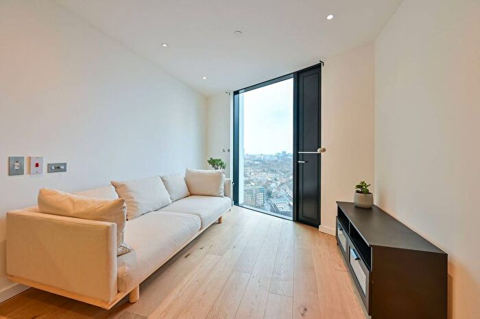 2 Bedroom Flat For Sale In Walworth Road, Elephant And Castle, London, SE1