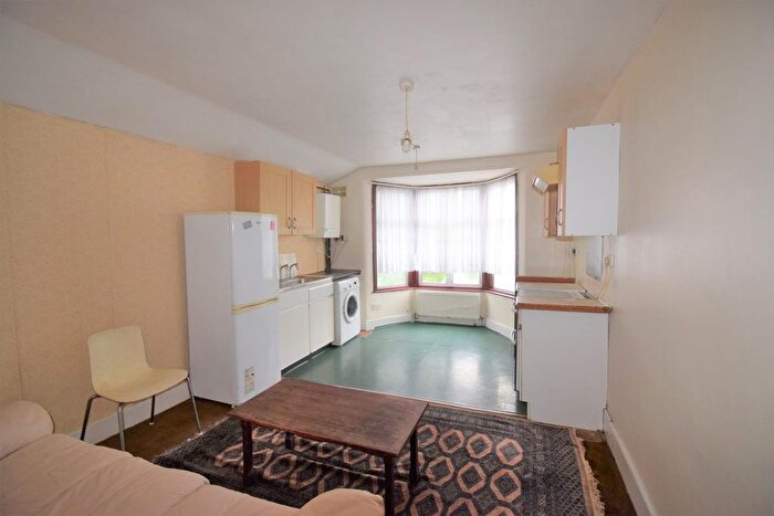 2 Bedroom Flat To Rent In London, E12