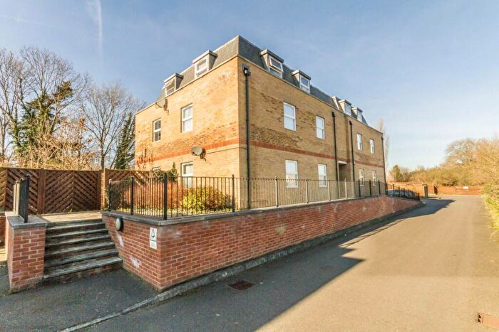 2 Bedroom Flat To Rent In Summer Crossing, Thames Ditton, KT7
