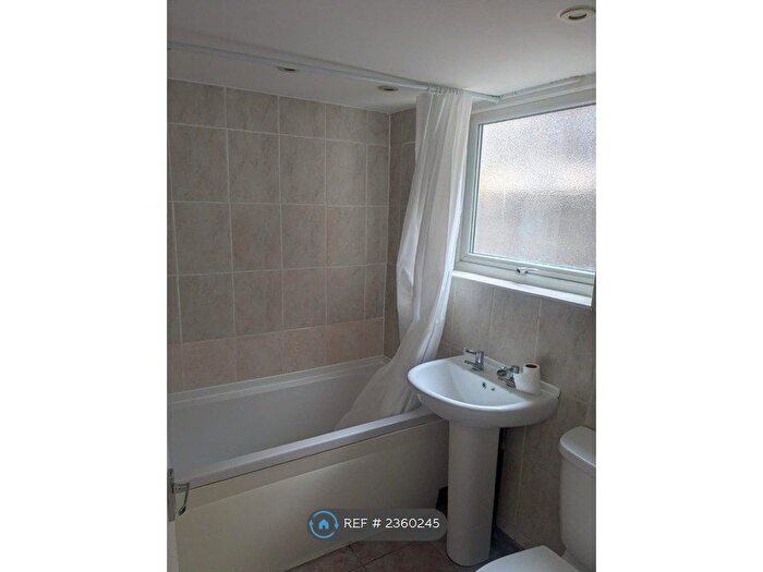 1 Bedroom Flat To Rent In Pier Road, Gillingham, ME7