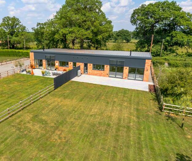 4 Bedroom Semi-Detached House For Sale In Yew Tree Farm Barn, B94