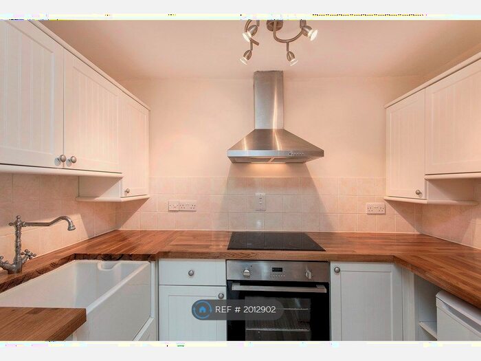 1 Bedroom Flat To Rent In St. Leonards Road, Surbiton, KT6
