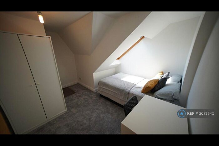 3 Bedroom Flat To Rent In Albany Road, Cardiff, CF24