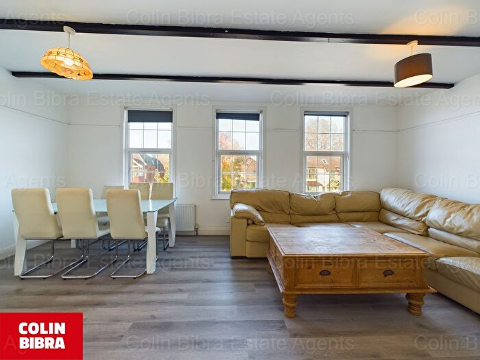 3 Bedroom Flat To Rent In Gunnersbury Lane, London, W3