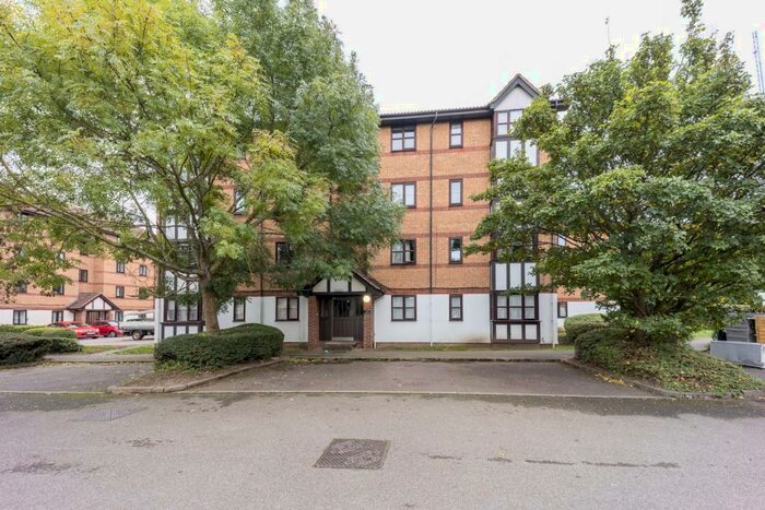 1 Bedroom Flat To Rent In Frobisher Road, Erith, DA8