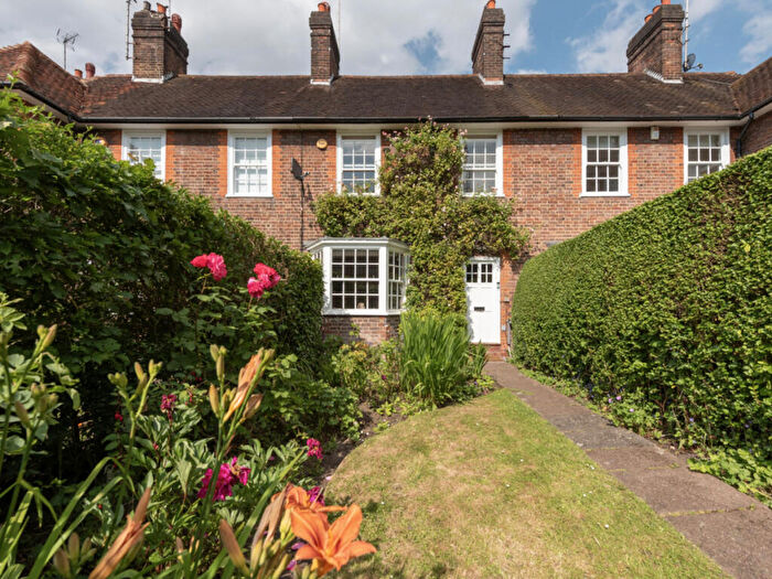 2 Bedroom Terraced House For Sale In Corringway, London, NW11