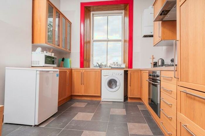 3 Bedroom Flat To Rent In South Oxford Street Edinburgh United Kingdom, EH8