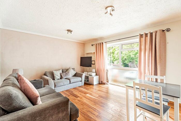 2 Bedroom Apartment For Sale In London Road, St. Albans, Hertfordshire, AL1