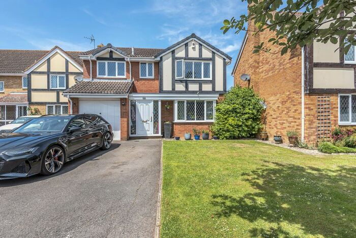 4 Bedroom Detached House To Rent In Merlin Way, Bicester, OX26