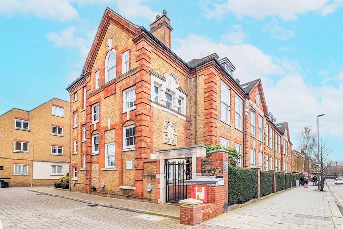 2 Bedroom Flat To Rent In Garratt Lane, London, SW18