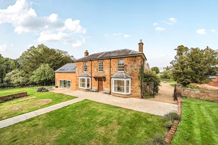 7 Bedroom Detached House For Sale In Fenny Compton, Banbury, Oxfordshire, CV47