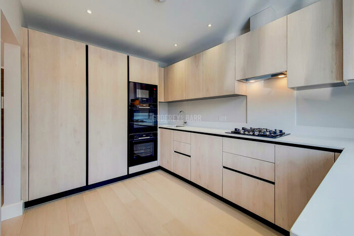 3 Bedroom Apartment To Rent In The Drive, Golders Green / Brent Cross, NW11