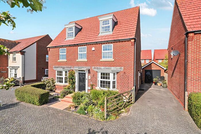 5 Bedroom Detached House For Sale In Manor Farm Close, Havant, PO9