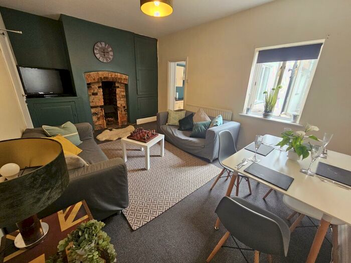 6 Bedroom Terraced House To Rent In Clarendon Street, Leamington Spa, CV32