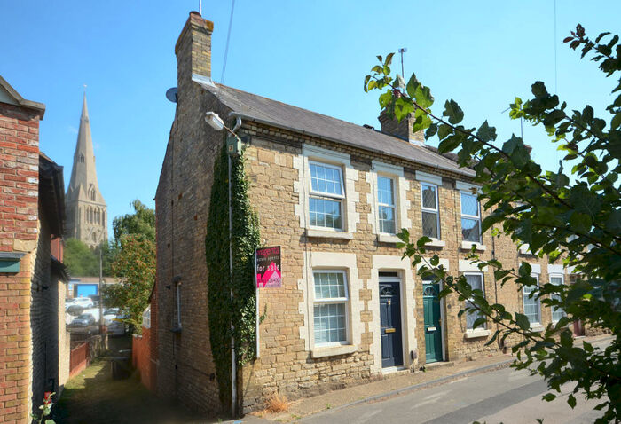 2 Bedroom End Of Terrace House To Rent In Raunds, NN9