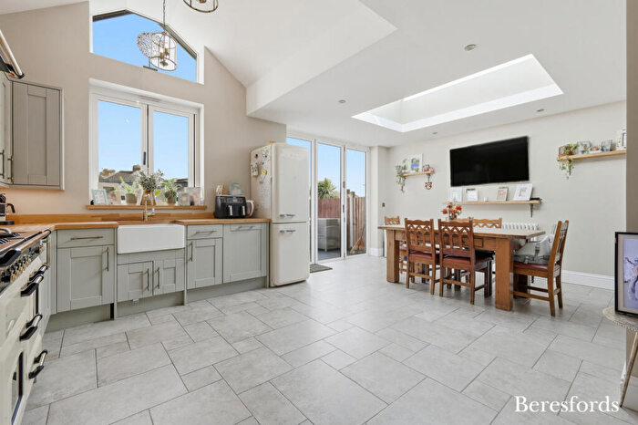 4 Bedroom Bungalow For Sale In Alma Avenue, Hornchurch, RM12