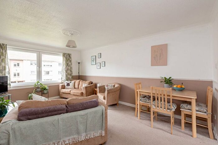 2 Bedroom Flat For Sale In Piersfield Grove, Edinburgh, EH8