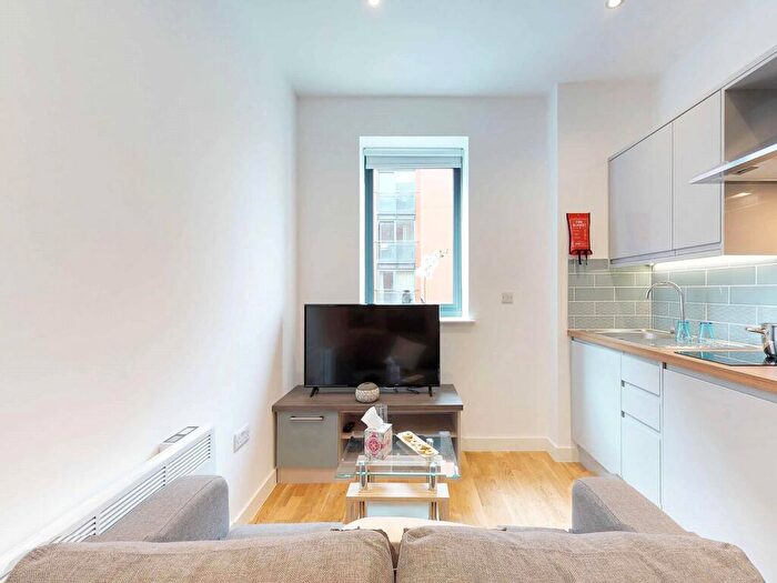 Apartment To Rent In Apt, Onyx Residence #, S2