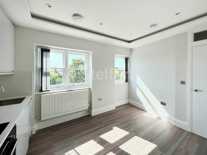 1 Bedroom Flat To Rent In Camden Road, London, N7