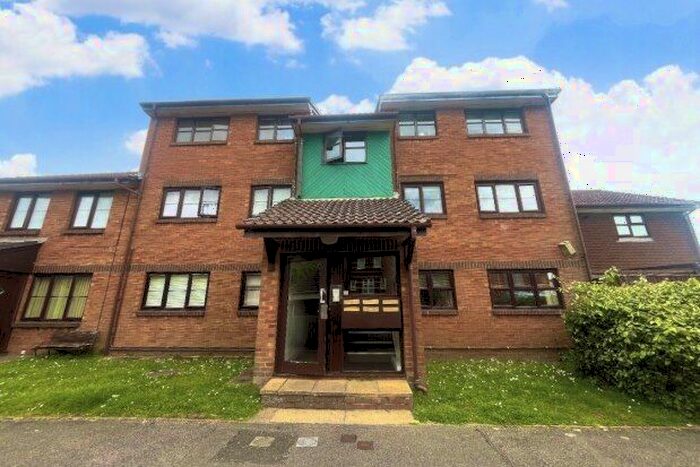 2 Bedroom Flat To Rent In Taverner Close, Poole, BH15