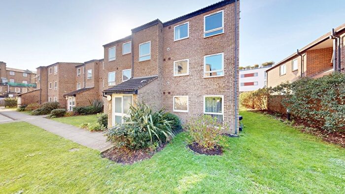 2 Bedroom Flat To Rent In Weimar Street, Putney, SW15