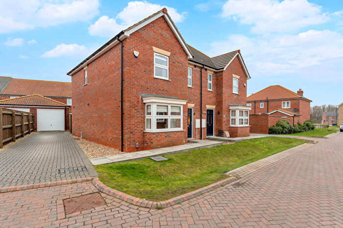 3 Bedroom Semi-Detached House For Sale In Kristiansand Close, Grimsby, DN36