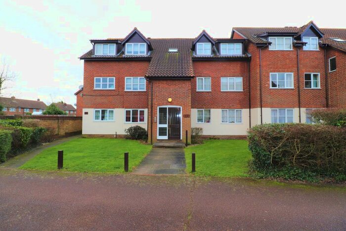 2 Bedroom Flat To Rent In Falcon Close, Dartford, DA1