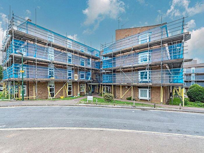 2 Bedroom Flat For Sale In Ambleside Gardens, Sutton, SM2