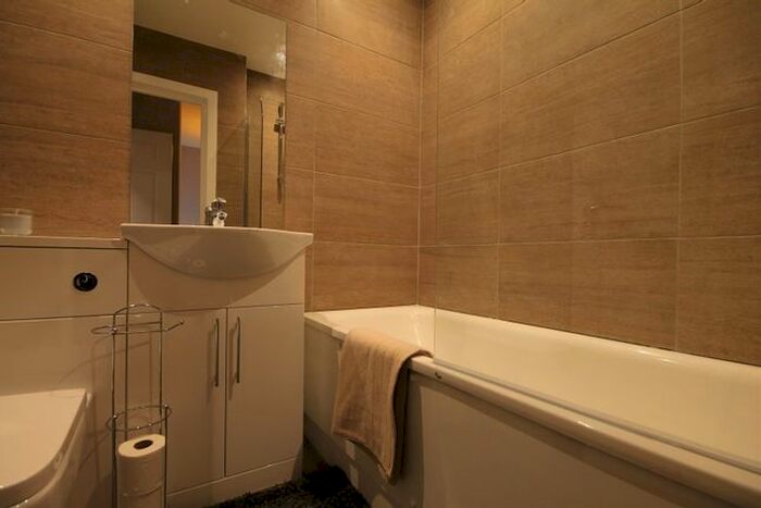 3 Bedroom Flat To Rent In Gallowgate Apartments, City Centre, NE1