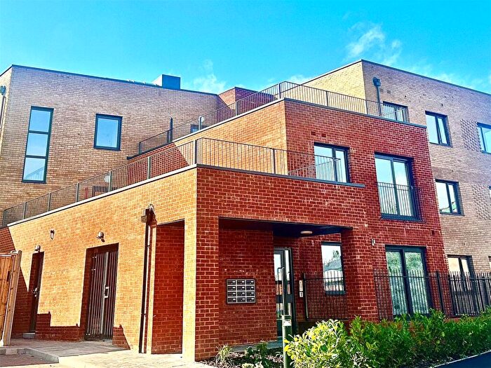 2 Bedroom Apartment To Rent In The Woodlands, Oldbury, West Midlands, B68