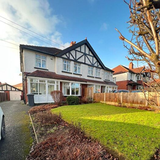 4 Bedroom Semi-Detached House To Rent In Scott Hall Road, Leeds, West Yorkshire, LS17