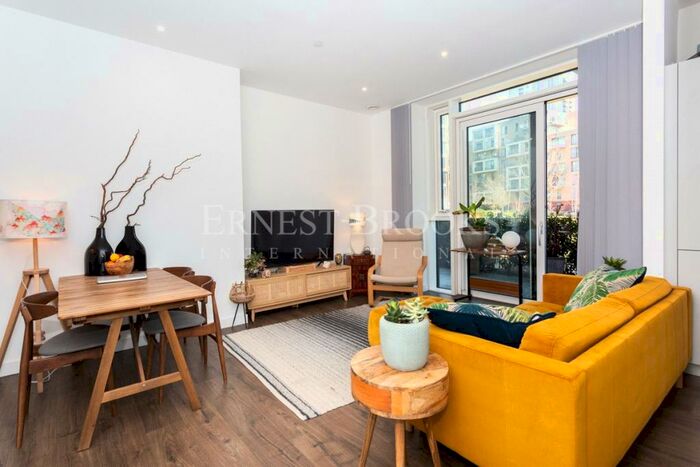 1 Bedroom Apartment To Rent In Hartingtons Court, Woodberry Down, Finsbury Park, N4