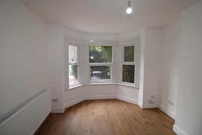 1 Bedroom Flat To Rent In Coppermill Lane, London, E17