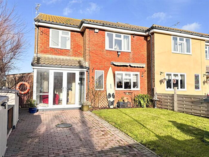 5 Bedroom Detached House For Sale In Coast Road, Normans Bay, Pevensey, BN24