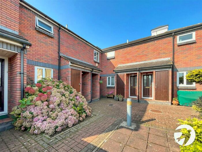 1 Bedroom Flat To Rent In Sherwoods, Maidstone Road, Blue Bell Hill, Chatham, ME5