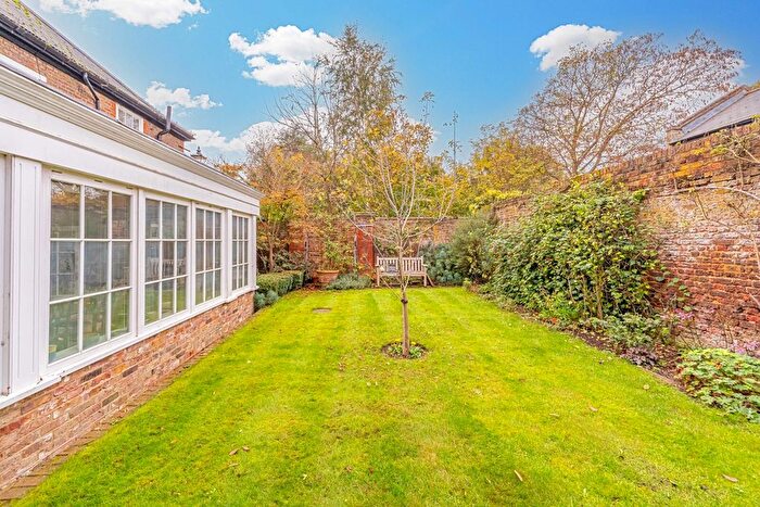 3 Bedroom Detached House For Sale In Orleans Road, Twickenham, TW1