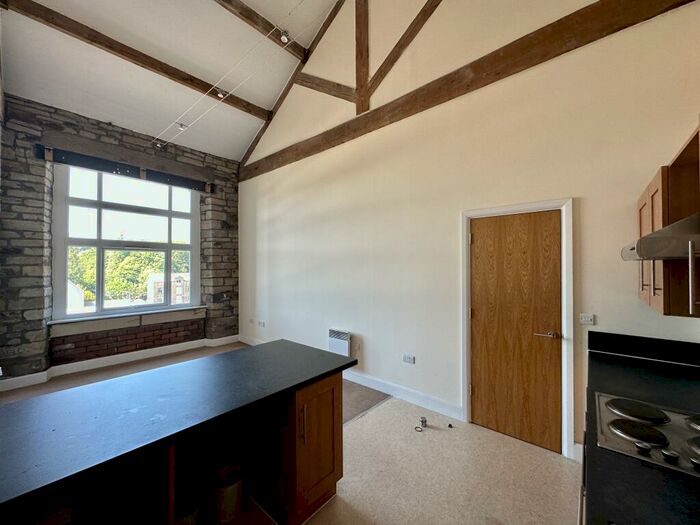 2 Bedroom Flat To Rent In Savile Court, Savile Street, Huddersfield, HD3