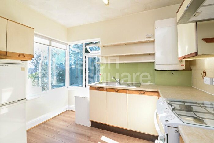 3 Bedroom Flat To Rent In Ashbourne Avenue, London, NW11