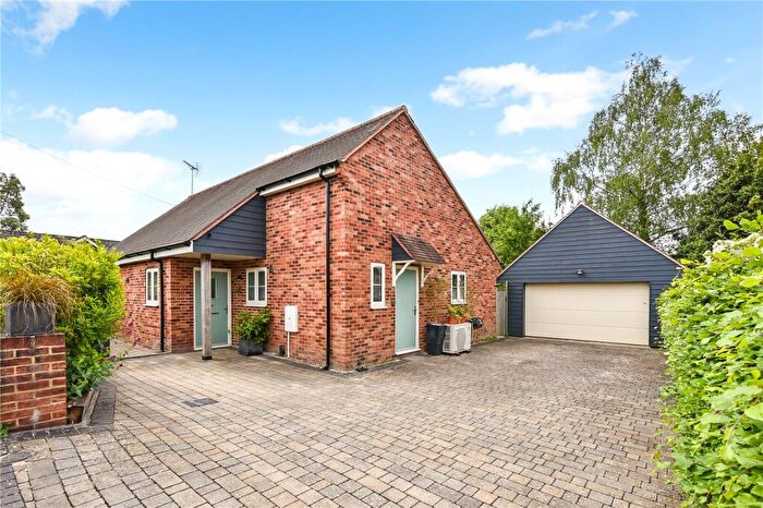 3 Bedroom Detached House To Rent In Wedmore Close, Winchester, Hampshire, SO22