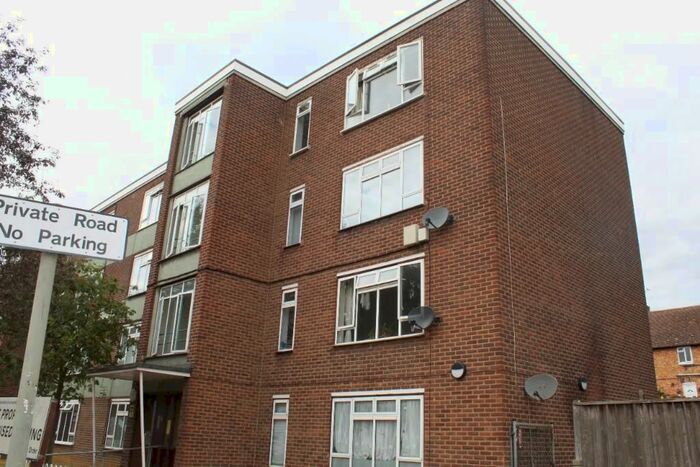 1 Bedroom Flat To Rent In Diban Court, Elm Park, Essex, RM12