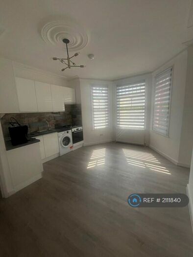 3 Bedroom Flat To Rent In Northwold Road, London, E5