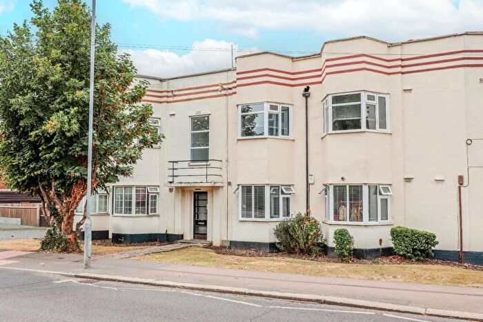 1 Bedroom Flat For Sale In Hadleigh Road, Leigh-On-Sea, SS9