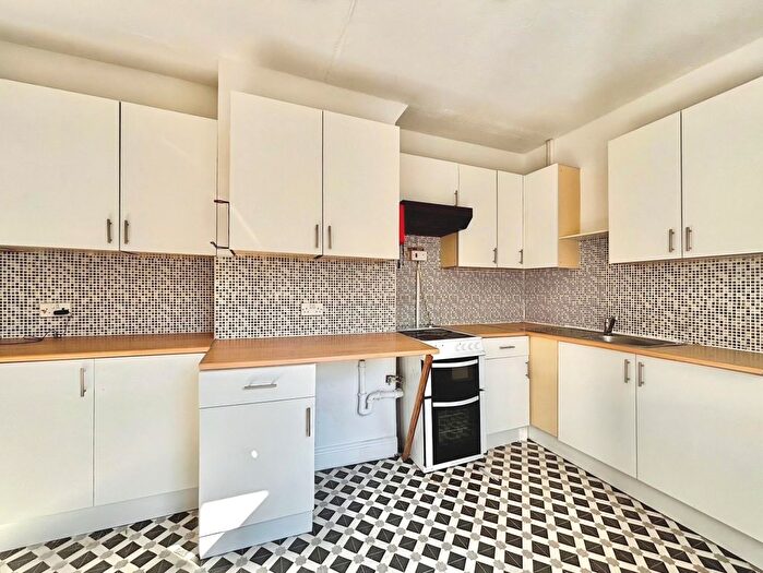 3 Bedroom Flat To Rent In Mill Road, Cambridge, CB1