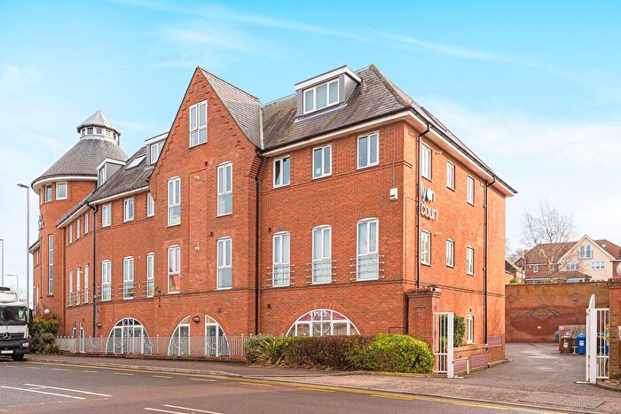 2 Bedroom Flat For Sale In Lyon Court, Walsworth Road, Hitchin, SG4