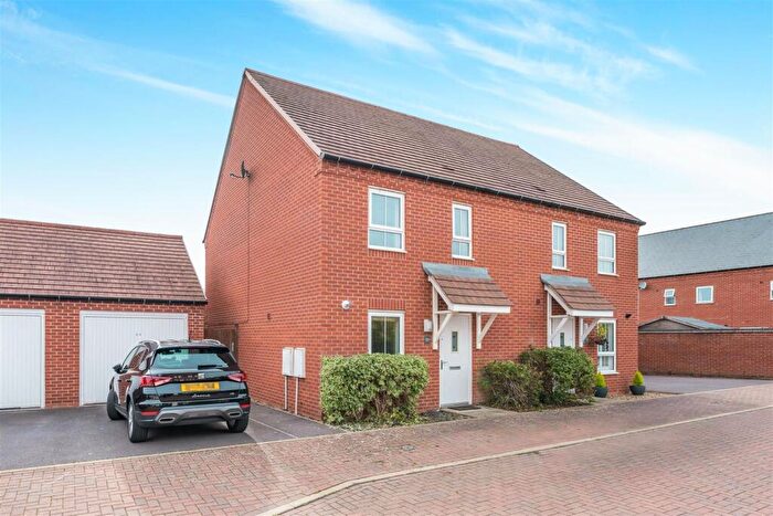 3 Bedroom Semi-Detached House For Sale In Wren Crescent, Bodicote - No Onward Chain, OX15
