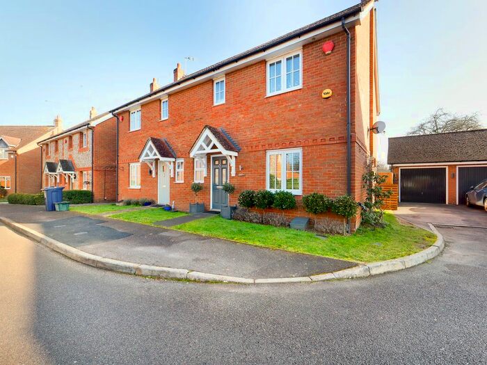4 Bedroom Semi-Detached House To Rent In Braeside, Naphill, High Wycombe, Buckinghamshire, HP14