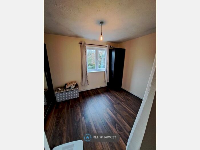 3 Bedroom Semi-Detached House To Rent In Lowdell Close, West Drayton, UB7