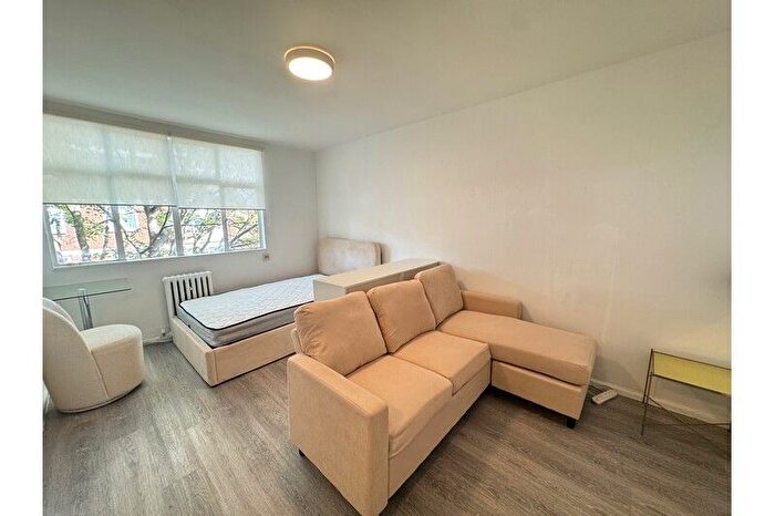 Studio To Rent In Romney Court, Shepherd's Bush Green, Shepherd's Bush, London, W12